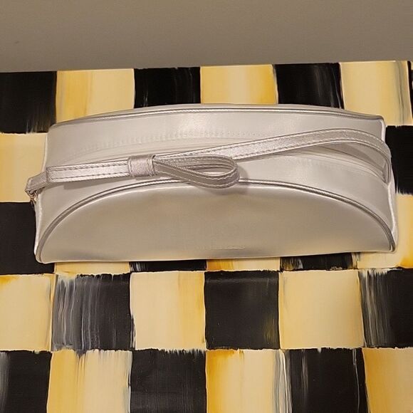 DIOR Parfums Cosmetic Case Bag White Silver - Picture 9 of 11